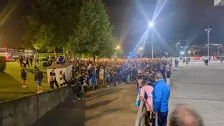 VÍDEO: Bengalas y fuegos artificiales para recibir al Oviedo en el Carlos Tartiere