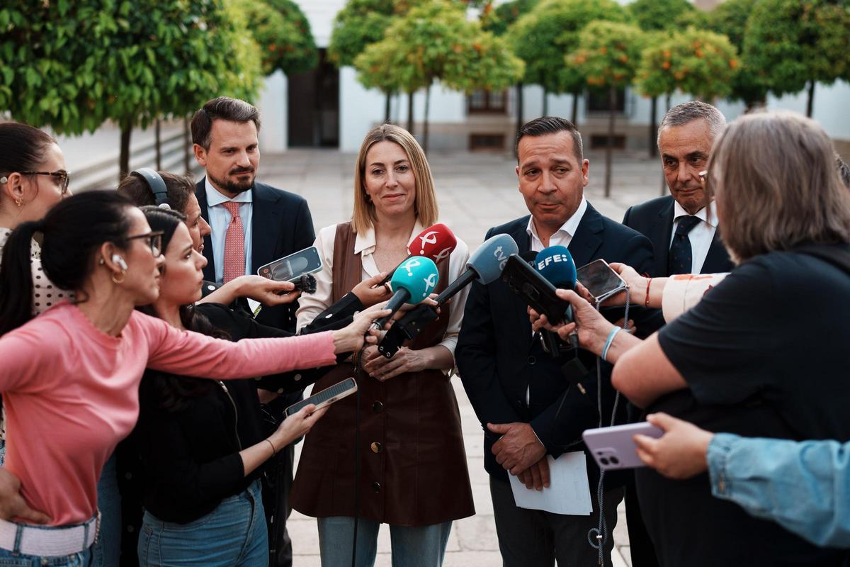 Fotogalería | Acuerdo PP-Vox para investir a María Guardiola presidenta de Extremadura Fotogalería | Acuerdo PP-Vox para investir a María Guardiola presidenta de Extremadura
