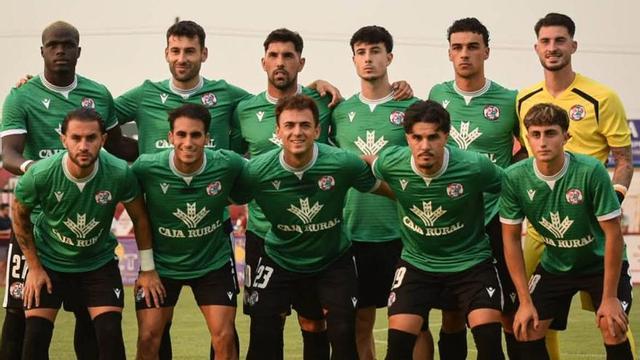 El equipo inicial del Zamora en el amistoso contra el Vetusta en Benavente. | ZCF