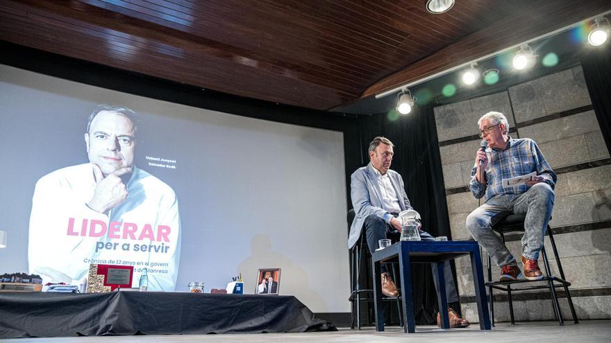 EN IMATGES | Presentació de la biografia política de Valentí Junyent a l&#039;auditori de la Plana d&#039;Om