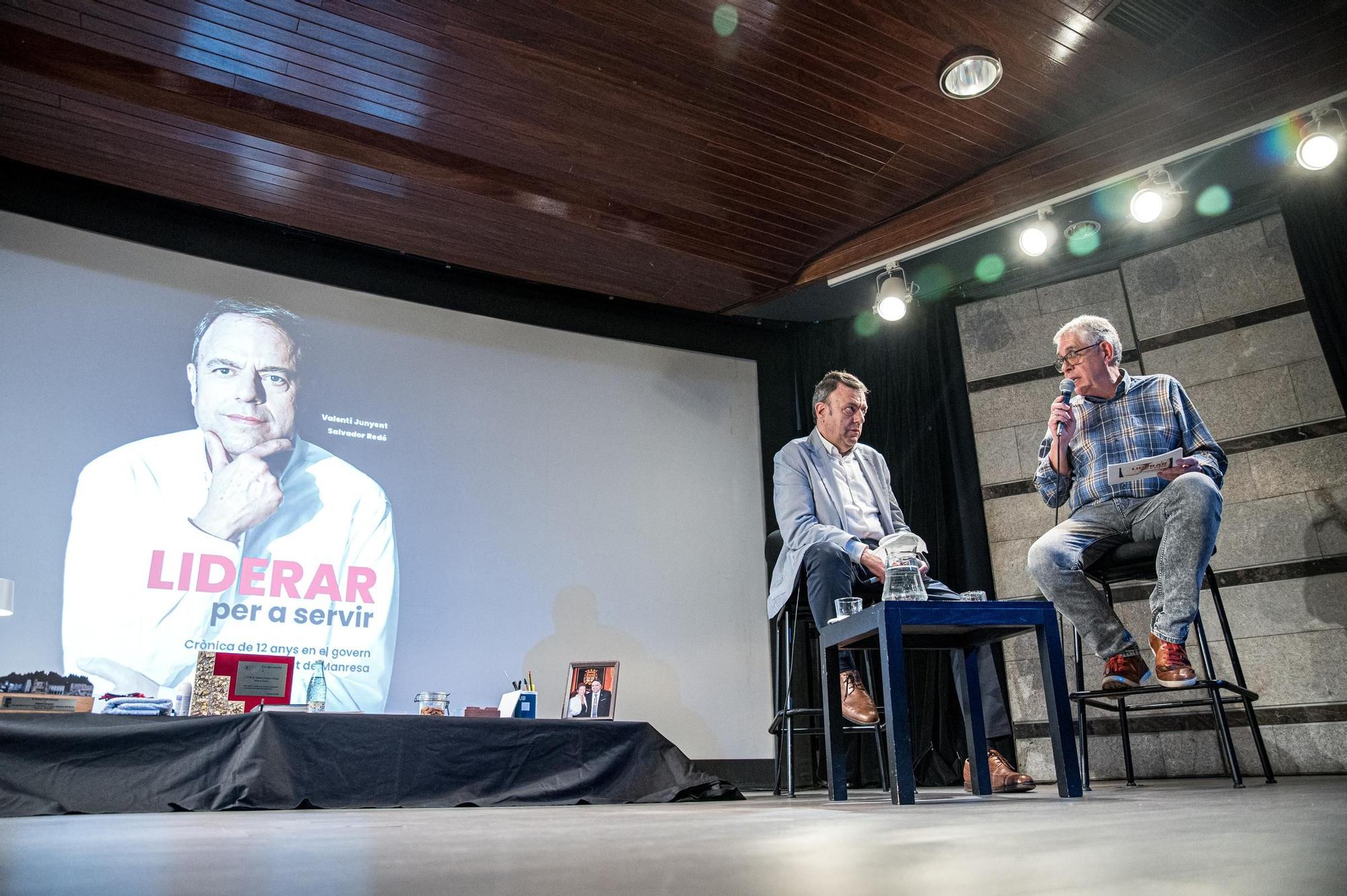 EN IMATGES | Presentació de la biografia política de Valentí Junyent a l&#039;auditori de la Plana d&#039;Om