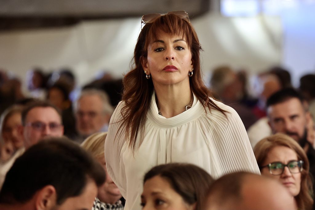 Todas las imágenes de la visita de Santiago Abascal en Murcia este domingo