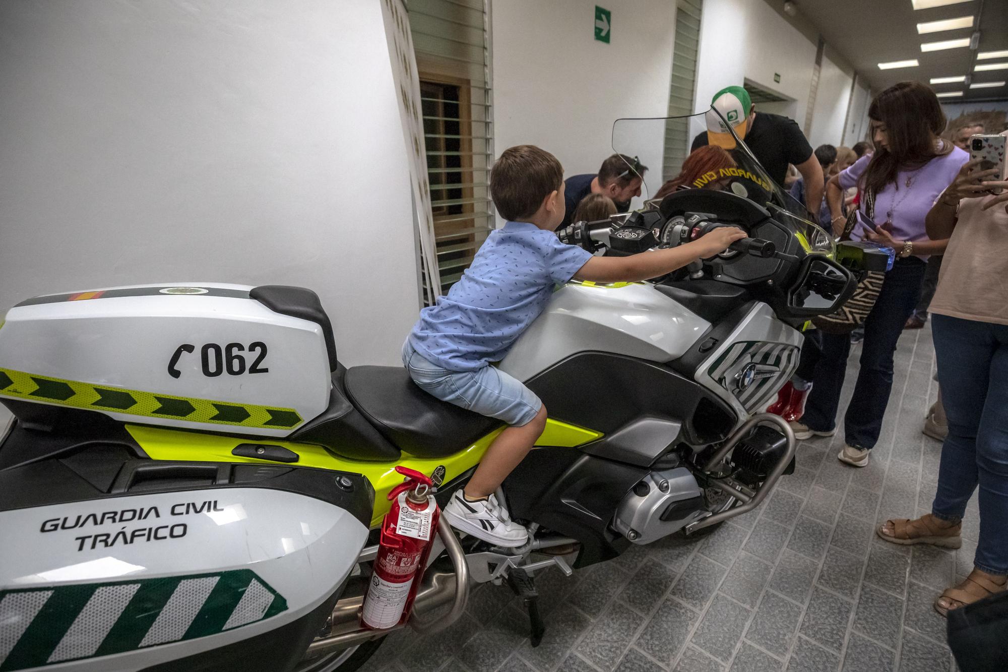La Guardia Civil de Baleares ha celebrado una jornada de puertas abiertas para conmemorar la patrona