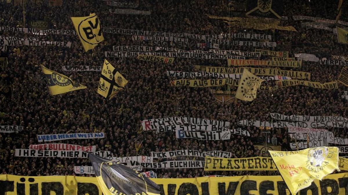 Parte de la hinchada del Dortmund, el sábado, en el partido contra el Leipzig