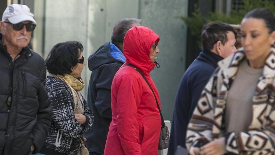 El frío se cuela en Elche