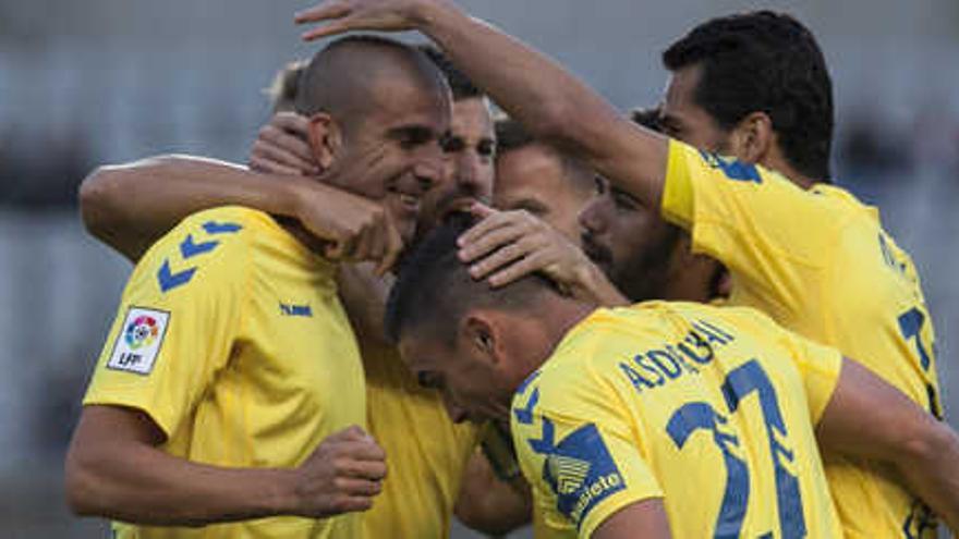 La UD celebra uno de los goles anotados al Sabadell. | quique curbelo