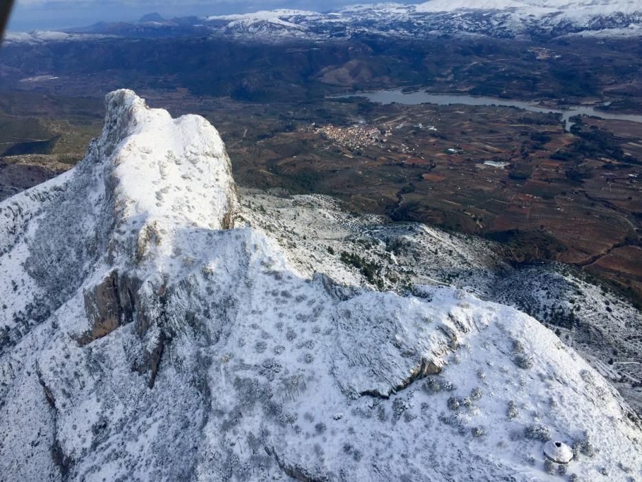 El temporal de nieve desde el cielo