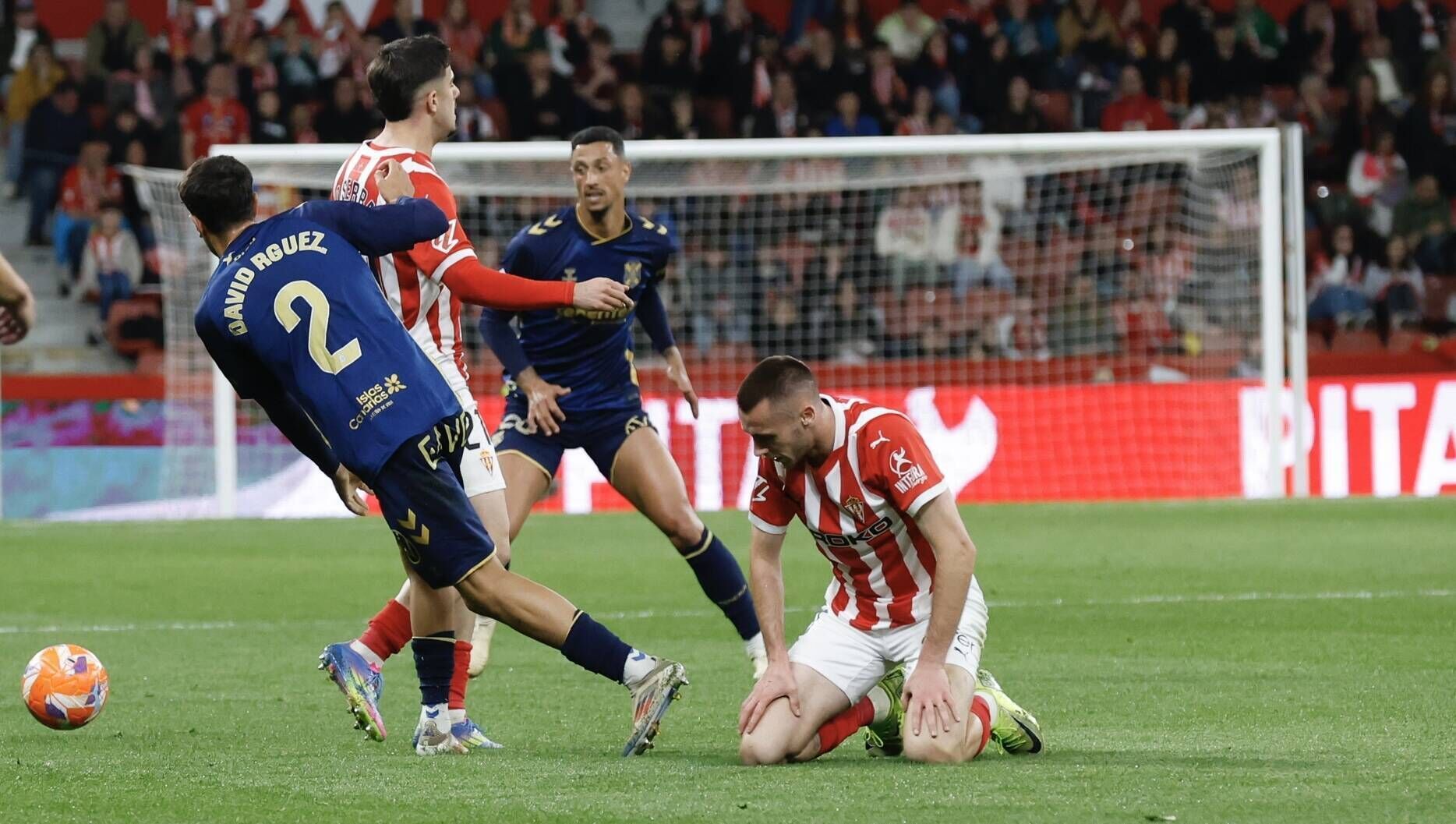 EN IMÁGENES: El Sporting - Tenerife disputado en El Molinón