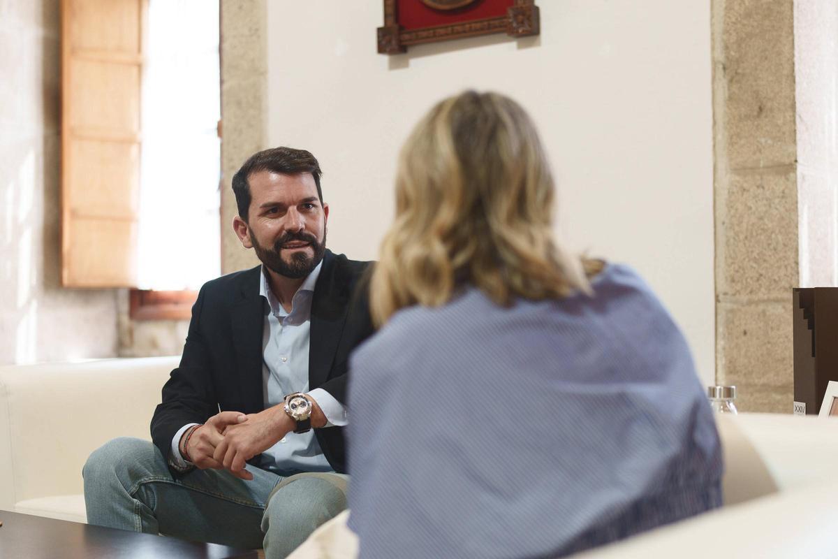Fotogalería | Reunión entre la presidenta de la Junta, María Guardiola, y el secretario del PSOE en Extremadura, Álvaro Sánchez Cotrina