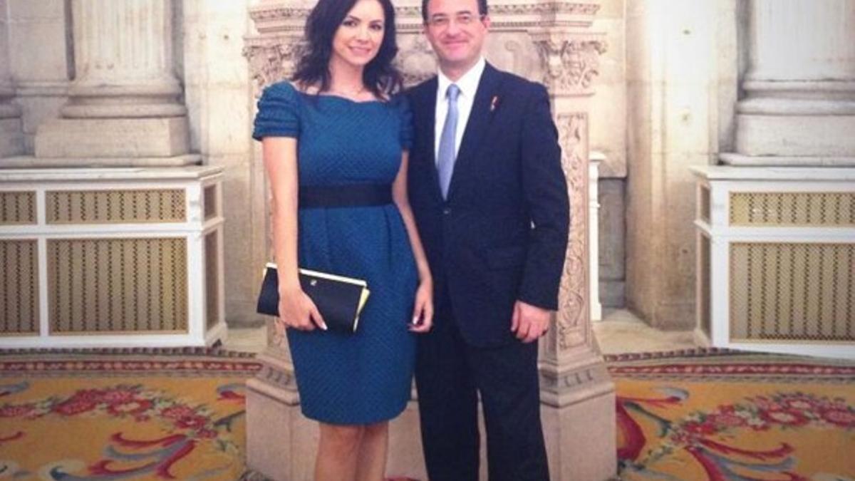 Carlos Muñoz junto a Olga María Henao, en una foto que ella colgó en Twitter.