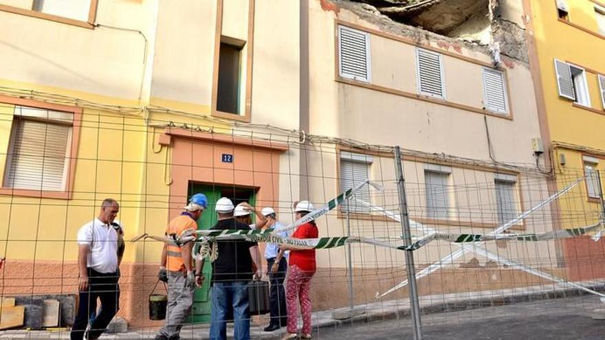 Revisión de las viviendas colindantes a la explosión de Agüimes