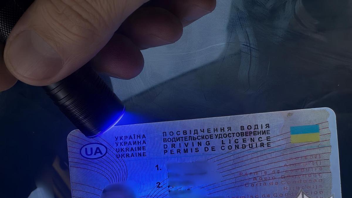 El conductor portaba un carnet presuntamente falso
