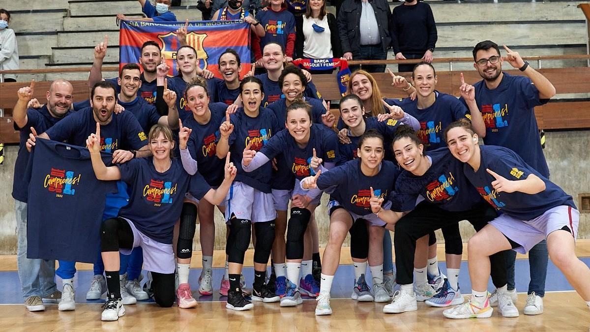 Las jugadoras del Barça CBS festejaron como es debido el ascenso a la LF Endesa