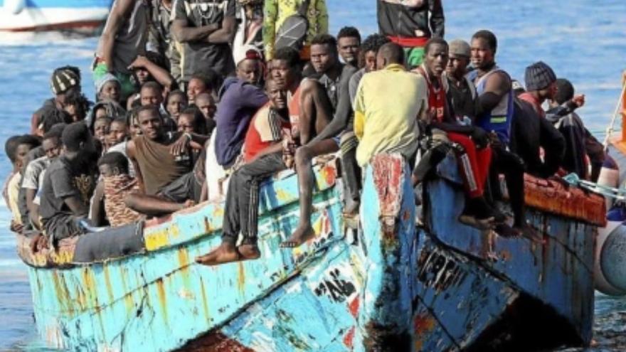 Mauritania rescata un cayuco a punto de naufragar en el Atlántico con 108 migrantes