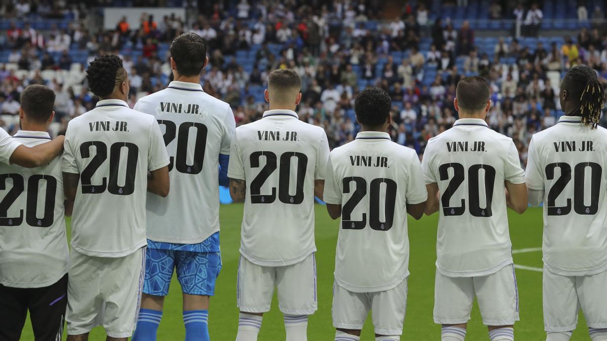  Jugadores del Real Madrid con camisetas de Vinicius Jr. en apoyo a su compañero por los actos racistas sufridos el partido pasado ante el Valencia 