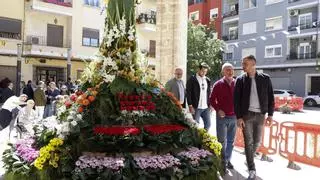 El barrio de la Creu de Mislata dedica su Cruz de Mayo a Miquel Navarro