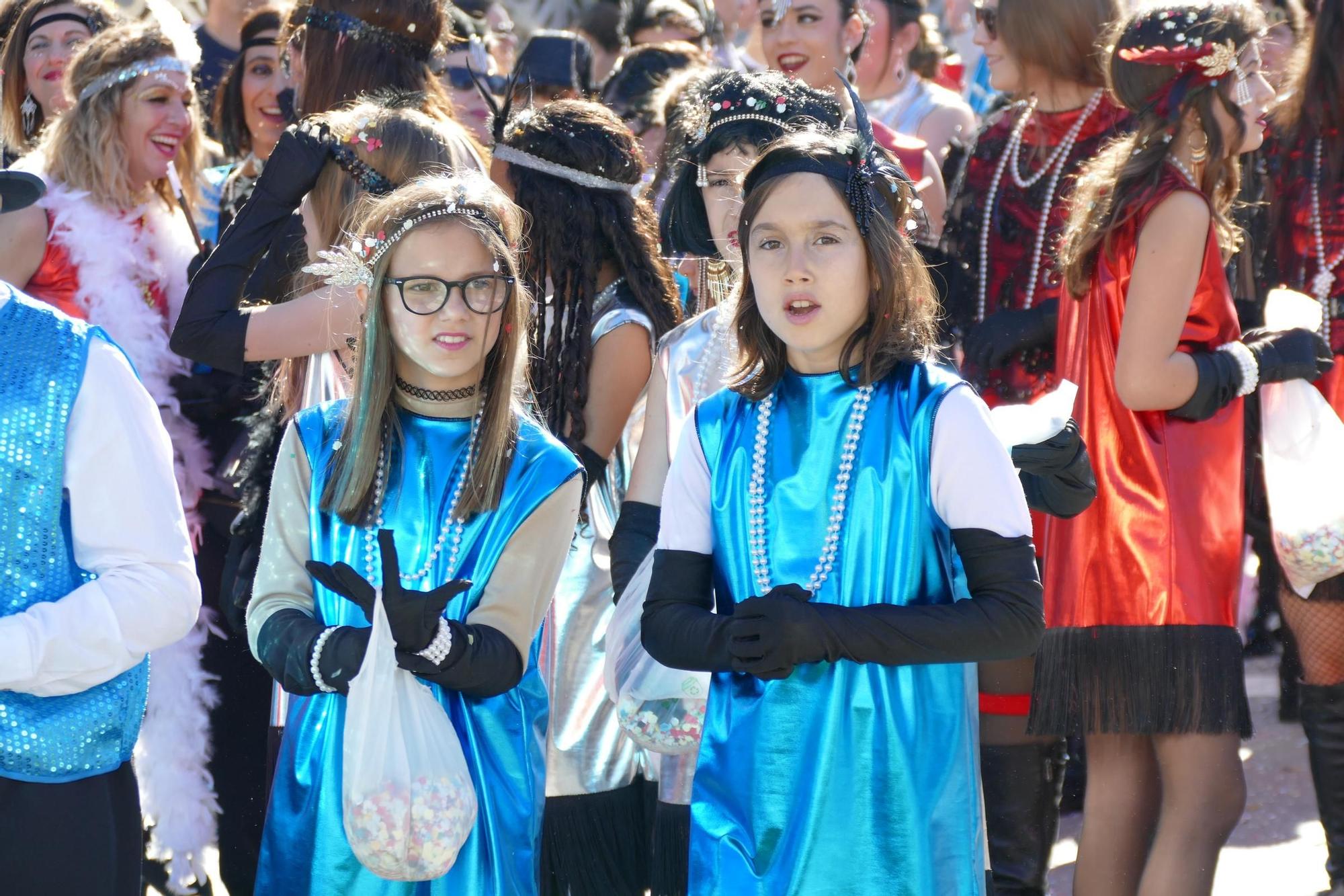 L'Escala s'acoloreix amb la rua de carnaval