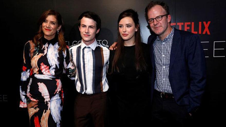 Langford, Dylan Minnette , Kate Walsh y Brian Yorkey