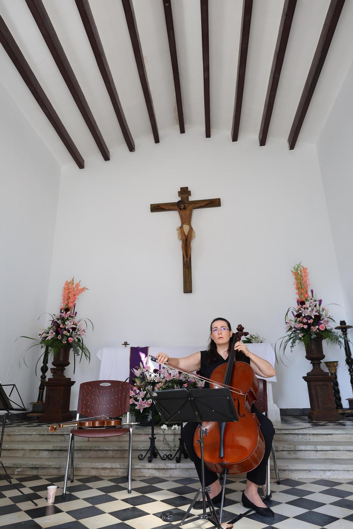 Todas las fotos del día de Tots Sants en los cementerios de Ibiza