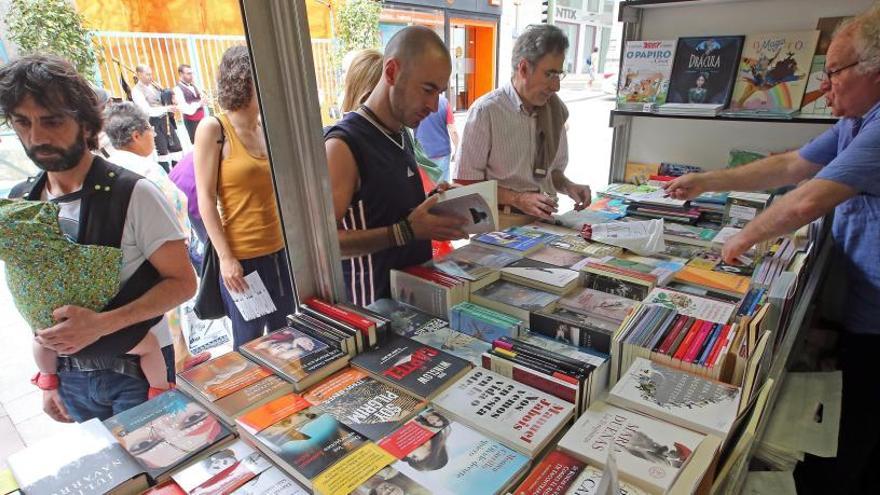 Feria del libro de Vigo, en 2016. // M.G.Brea