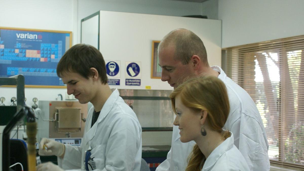 Alumnos del Centro de Referencia Nacional de Química de Cartagena durante su formación. SONY DSC