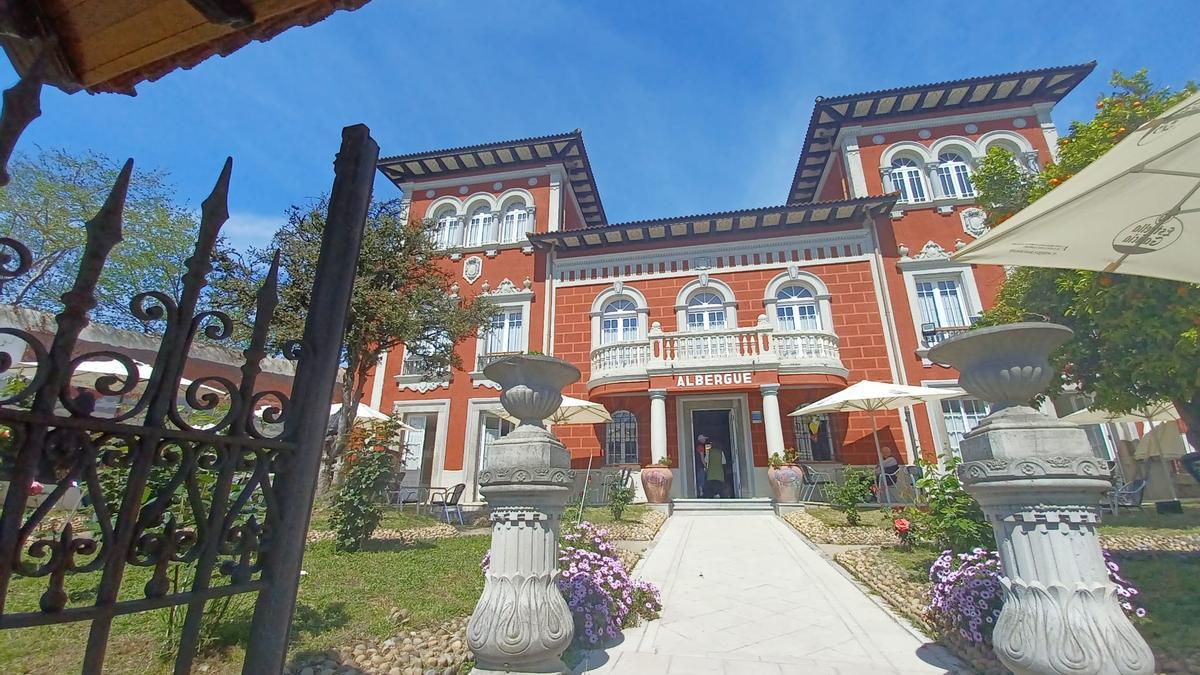 Entramos en el palacete indiano de La Quintana: así es el espectacular albergue de peregrinos de Grado