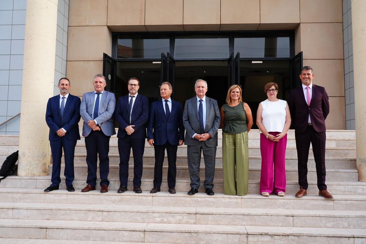 Jordi Hereu visita la sede de la patronal cerámica