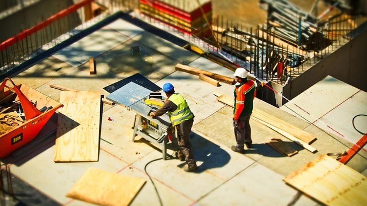 El paro baja en Canarias en 50.300 personas en 2024 y se crean 37.300 empleos