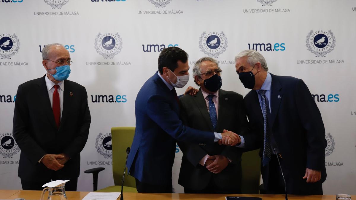 El alcalde, el presidente de la Junta, el rector de la UMA y el catedrático de Oncología Emilio Alba.