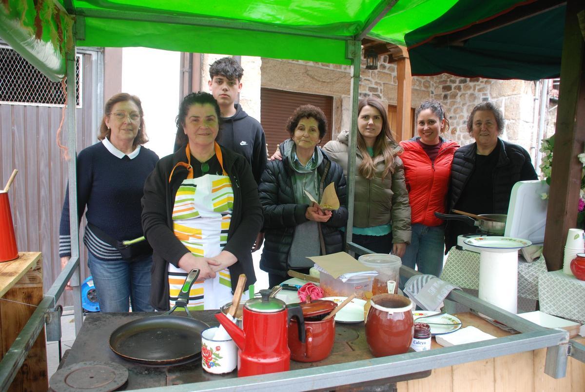 Miembros de la Asociación Cultural Pica la Mesnada, de Arangas.