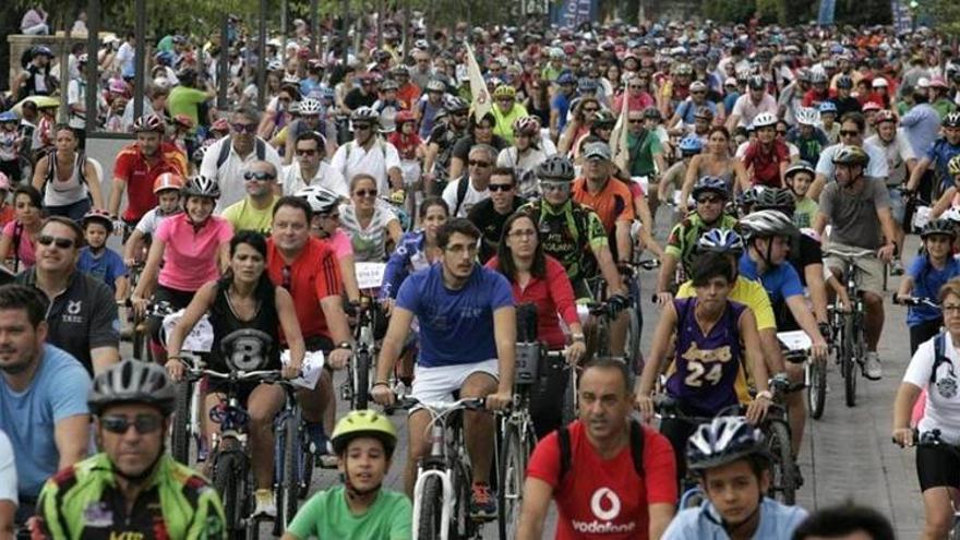 El Día de la Bicicleta bate su récord de asistencia con casi 7.000 ciclistas