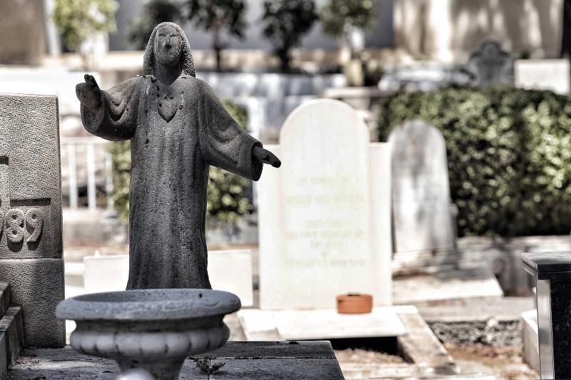 Cementerio de Santa Lastenia, cerrado   | 22/05/2020 | Fotógrafo: María Pisaca Gámez