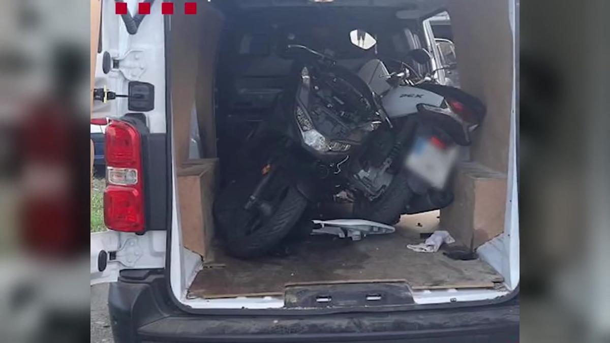 Vídeo | Detinguts per robar 25 motos a Barcelona i vendre-les per 500 euros