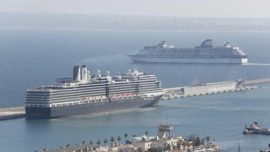 El puerto recupera 31.000 turistas de cruceros