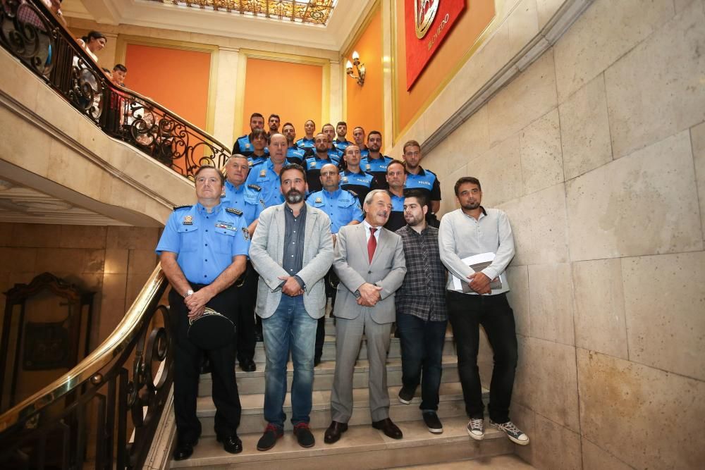 Toma de posesión de 12 nuevos policías locales de Oviedo