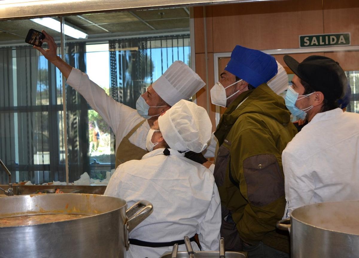 Selfie con el alcalde, durante la visita a Alicante Gastronómica