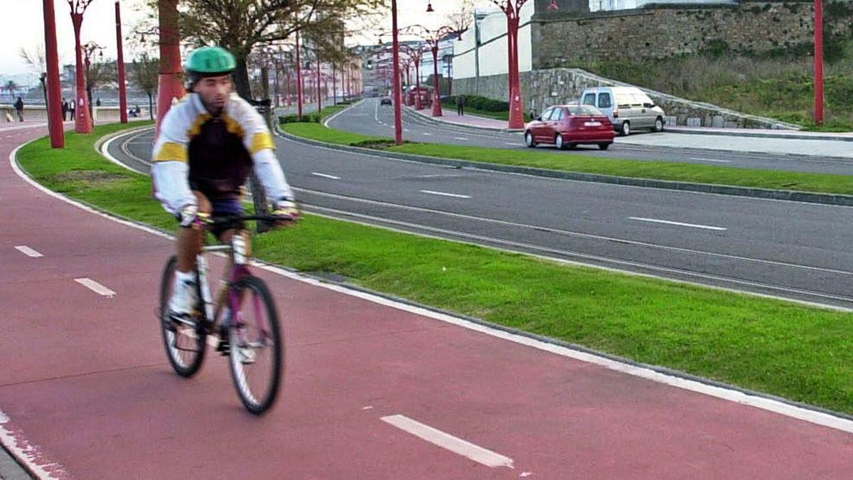 Carril bici del paseo marítimo en el tramo de Orillamar.