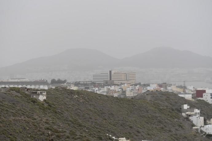 24-02-20 LAS PALMAS DE GRAN CANARIA. DIFERNETES LUGARES. LAS PALMAS DE GRAN CANARIA. METEOROLOGIA. Calima.    Fotos: Juan Castro.