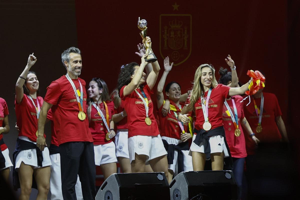 La gran fiesta del triunfo de la selección española de fútbol femenino en Madrid, en fotos