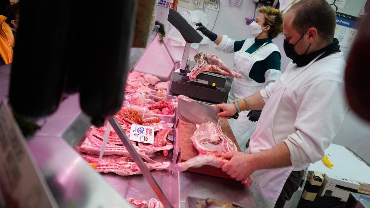 Las compras de la Nochebuena del COVID en el Mercado de Abastos de Zamora