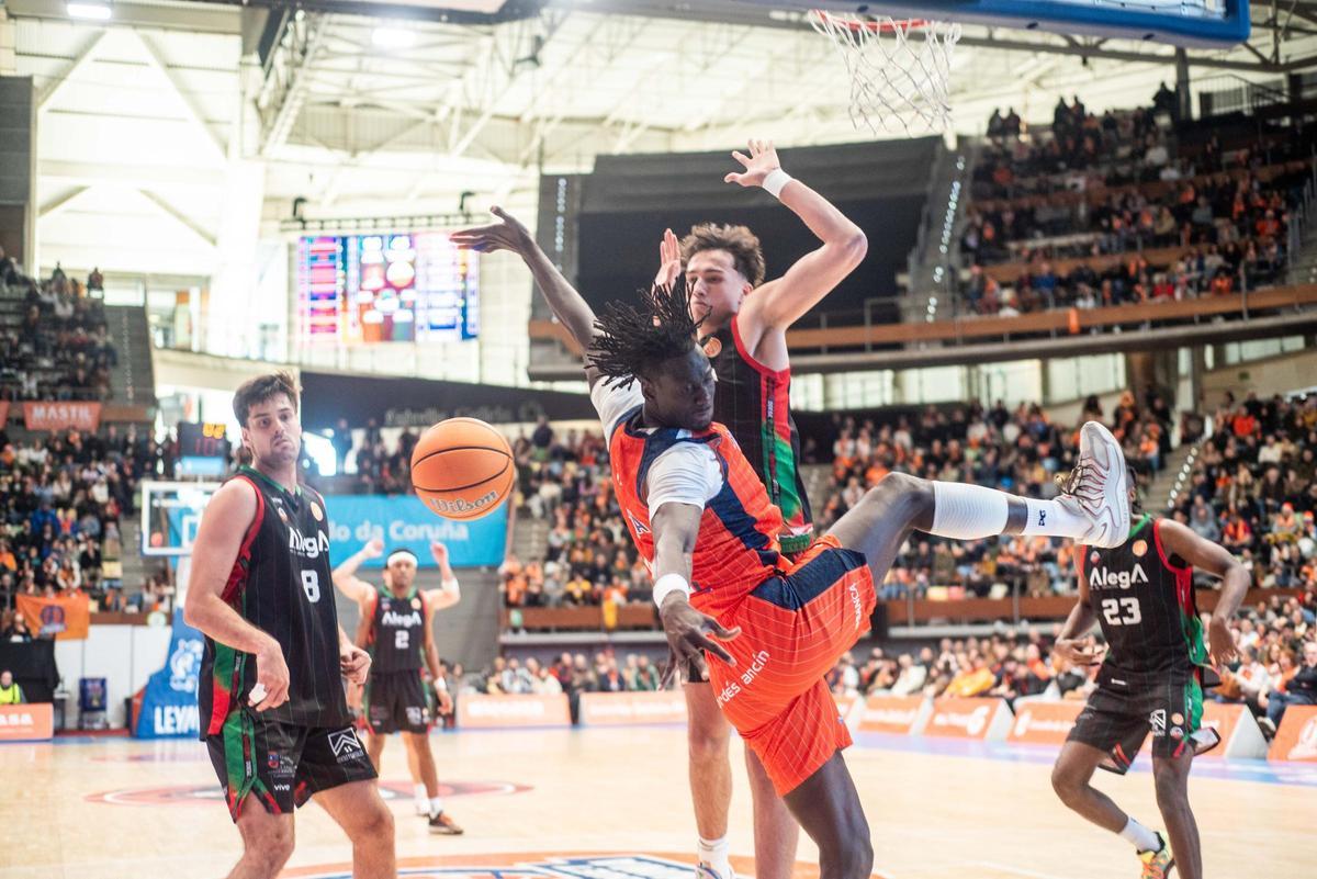 El Leyma arrolla al Cantabria (102 - 67)