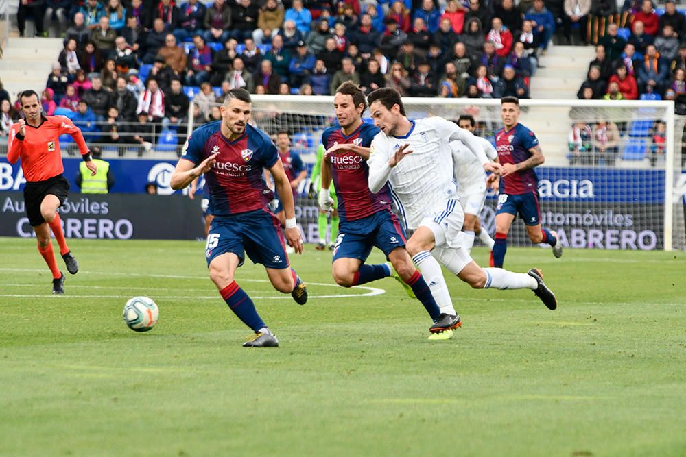 El partido entre el Huesca y el Real Oviedo, en imágenes