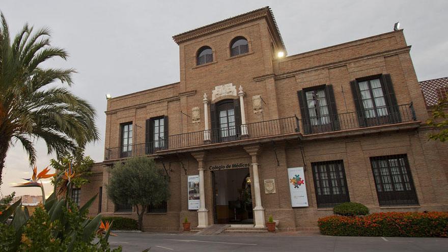 Fachada de la sede del Colegio de Médicos de Málaga.