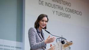 La ministra de Industria, Comercio y Turismo, Reyes Maroto, interviene durante la toma de posesión de la nueva secretaria de Estado de Turismo, Rosana Morillo.