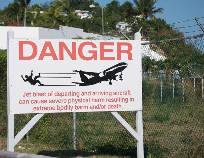 Cartel de seguridad Maho Beach