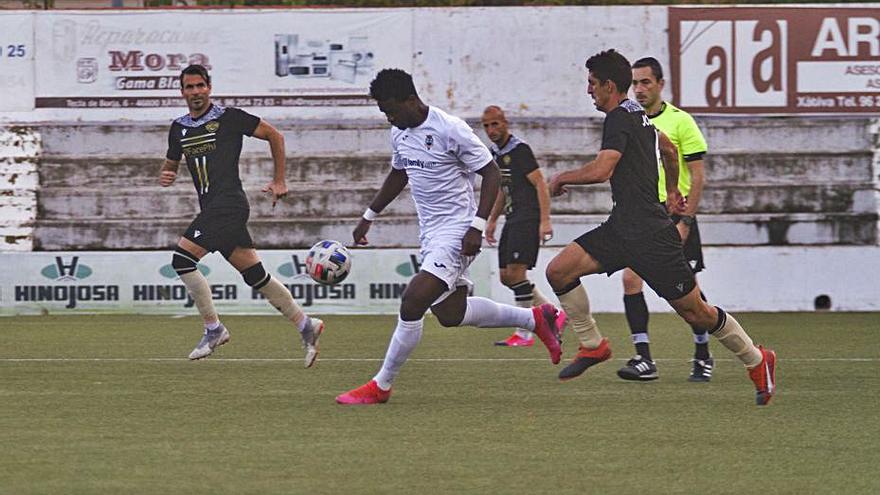 Ekedi, autor de dos goles, con el Olímpic esta temporada. | PERALES IBORRA