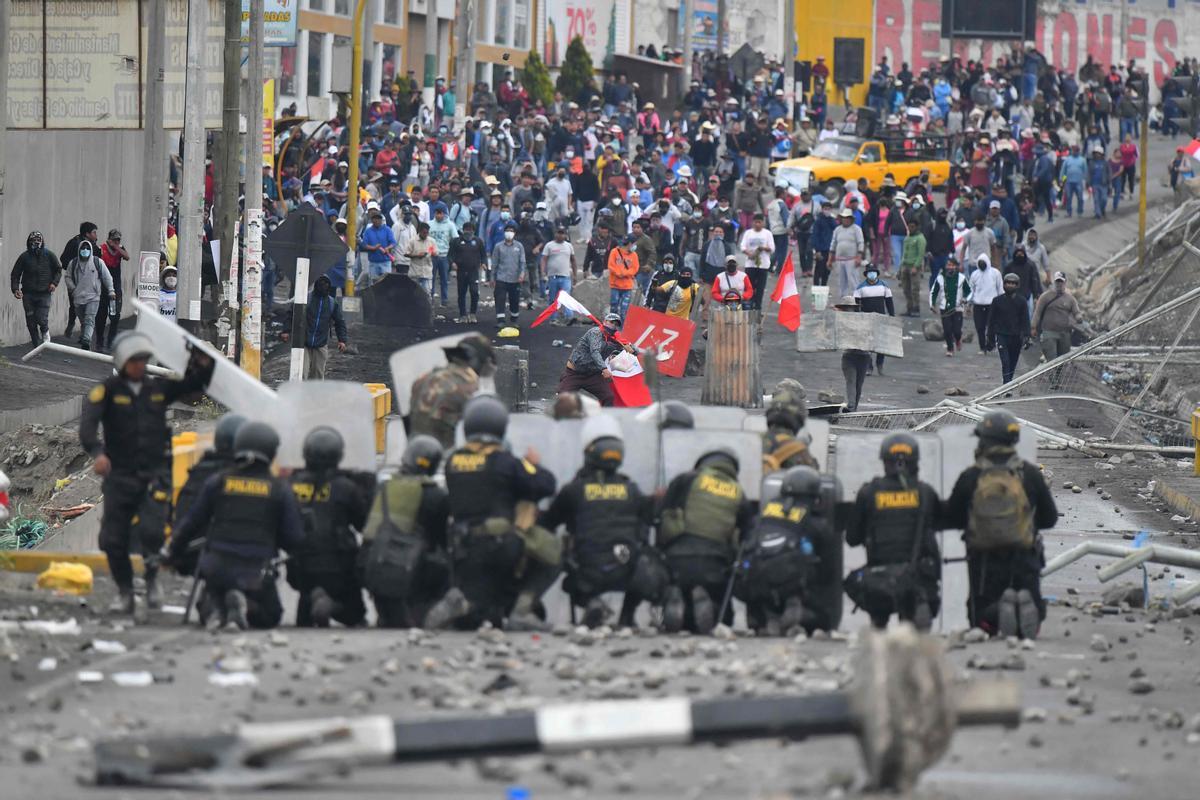 Miles de peruanos exigen en las calles la dimisión de Dina Boluarte