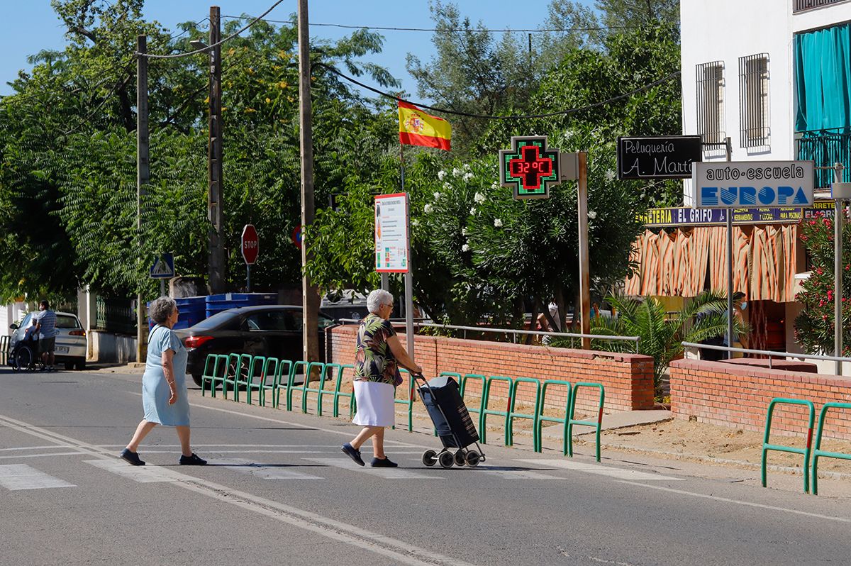 El verano transforma las barriadas de Trassierra y Cerro Muriano