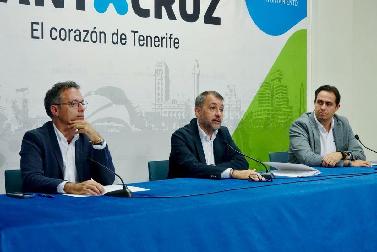 El edil de Servicios Públicos en Santa Cruz, el alcalde y el jefe de servicio de Servicios Públicos.