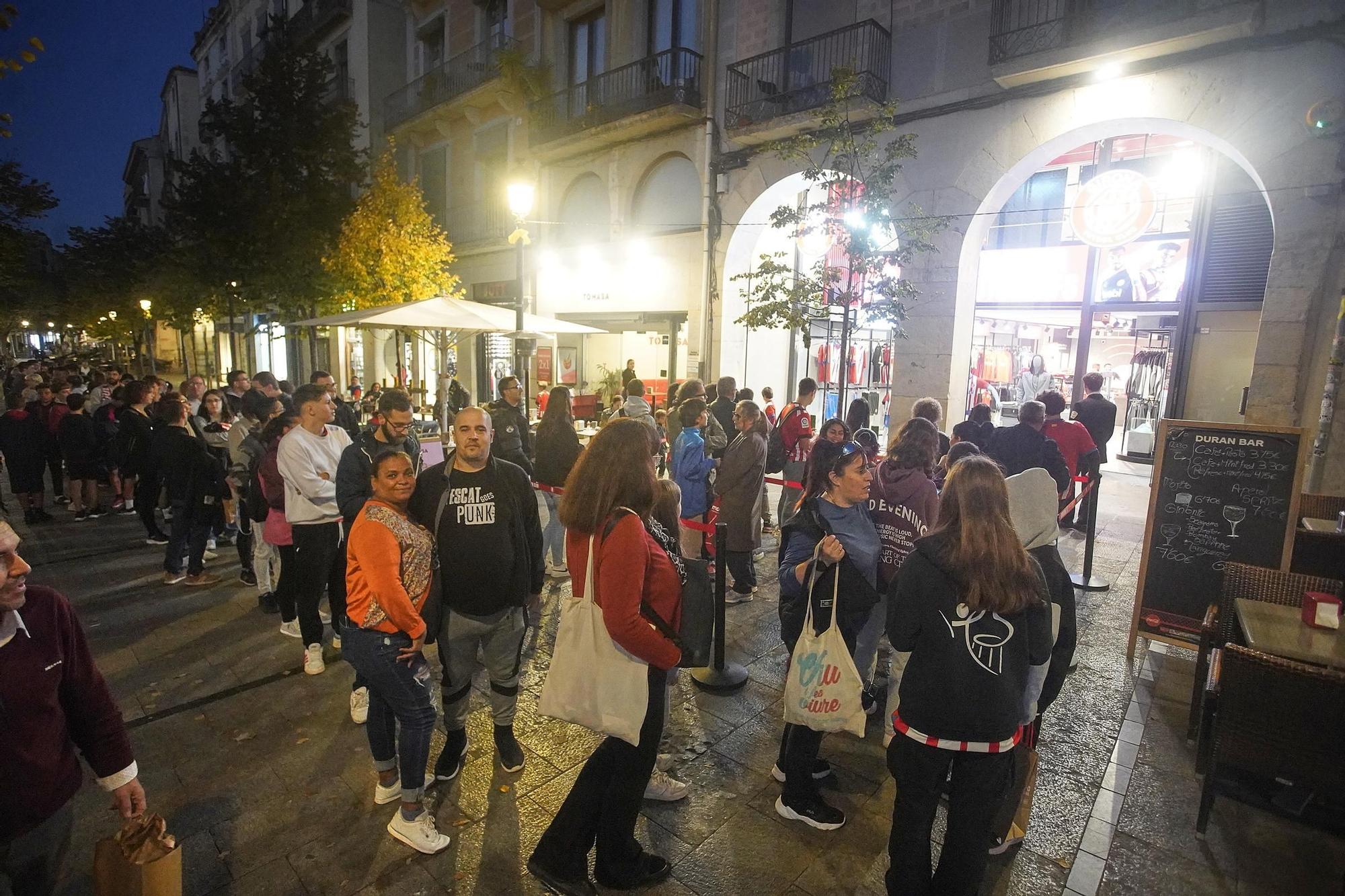 Gazzaniga i Miguel per alegrar una grisa tarda de novembre a Girona